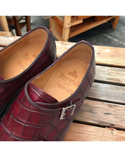 Chaussure à double boucle Berwick 5441 cuir façon croco bordeaux