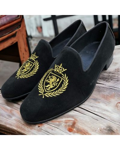 Moccasin embroidered slippers Center 51 crown black suede