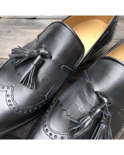 Loafer shoes with tassels and fringe James FitzJames S0055 black leather