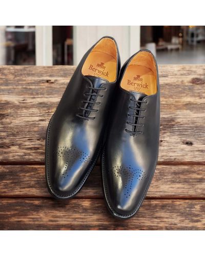 One cut Oxford shoe Berwick 3582 black leather