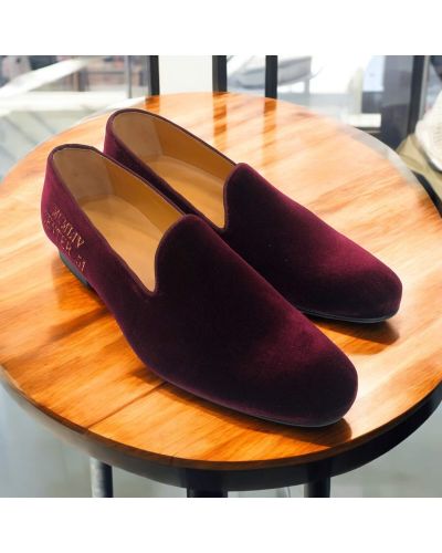 Mocassin brodé chiffres romains slippers Center 51 1954 velours bordeaux