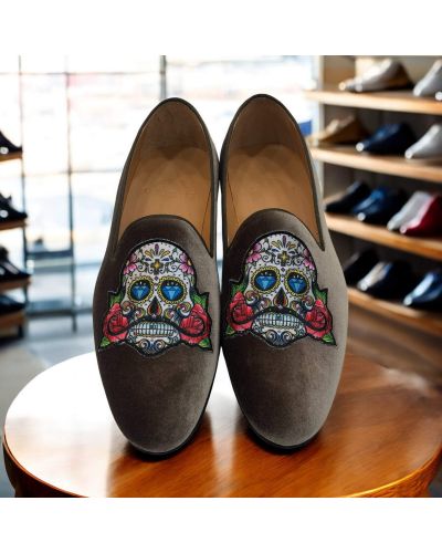 Mocassin brodé sugar skull slippers Center 51 Mexicano velours taupe