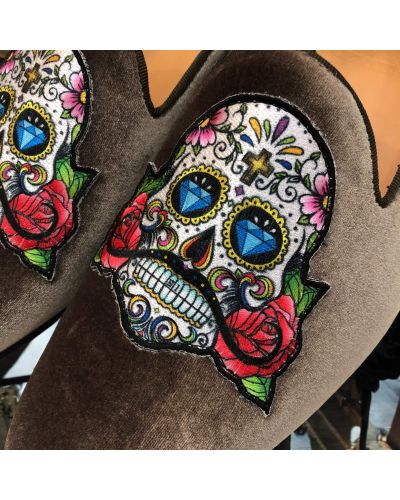 Mocassin brodé sugar skull slippers Center 51 Mexicano velours taupe