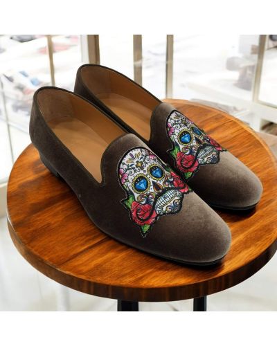 Mocassin brodé sugar skull slippers Center 51 Mexicano velours taupe