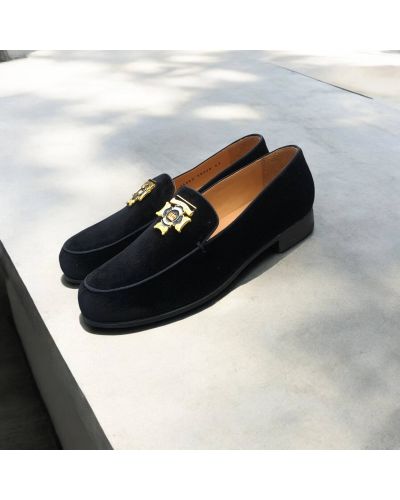 Moccasin Center 51 14569 black velvet with a gold-tone metal medallion