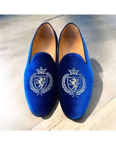 Mocassin brodé lauriers et lion slippers Center 51 crown velours marine