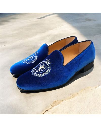 Mocassin brodé lauriers et lion slippers Center 51 crown velours marine