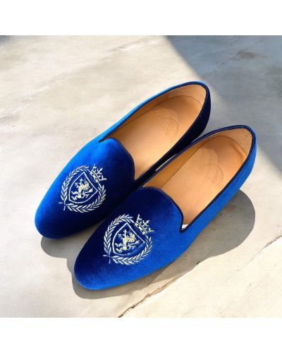 Mocassin brodé lauriers et lion slippers Center 51 crown velours marine