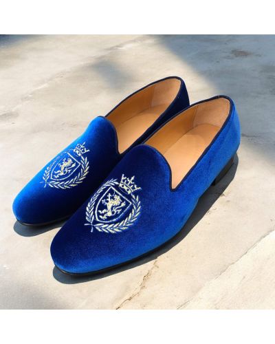 Mocassin brodé lauriers et lion slippers Center 51 crown velours marine